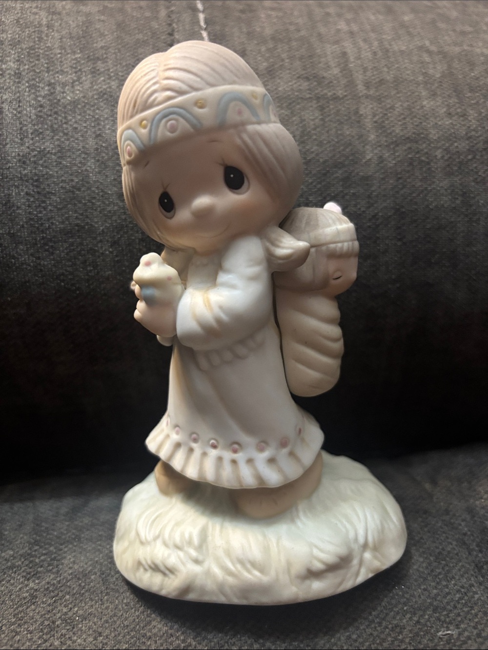 Vintage 1978 Jonathan & David Precious Moments Figure “The burden is light”